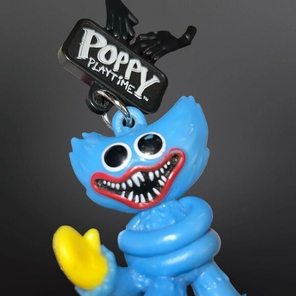 Poppy Playtime Huggy Wuggy Collectible Bag Clip B16 - Picture 2 of 5